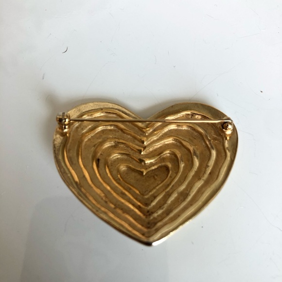 V I N T A G E  G O L D  H E A R T  B R O OC H - Picture 3 of 6